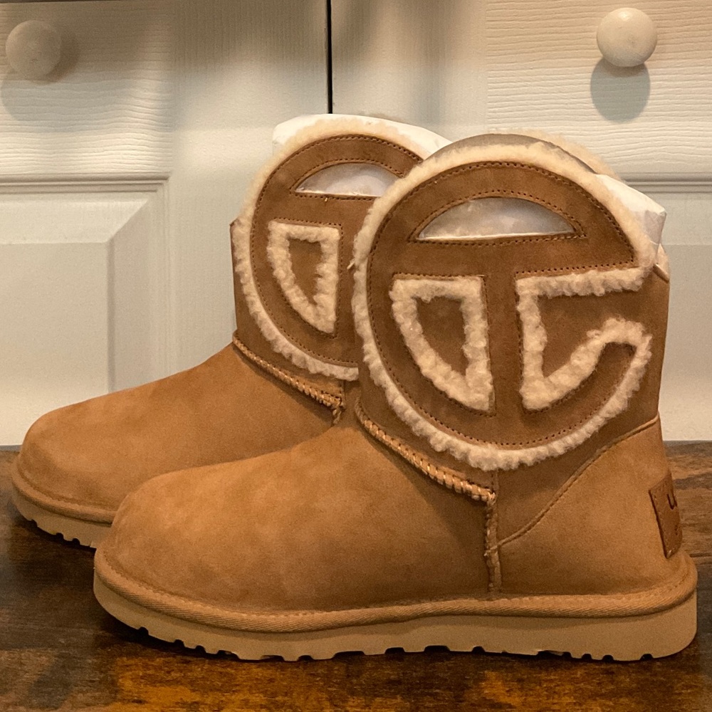 🆕Ugg X Telfar Limited Edition Chestnut Brown Classic Short Telfar Logo Ugg Boot